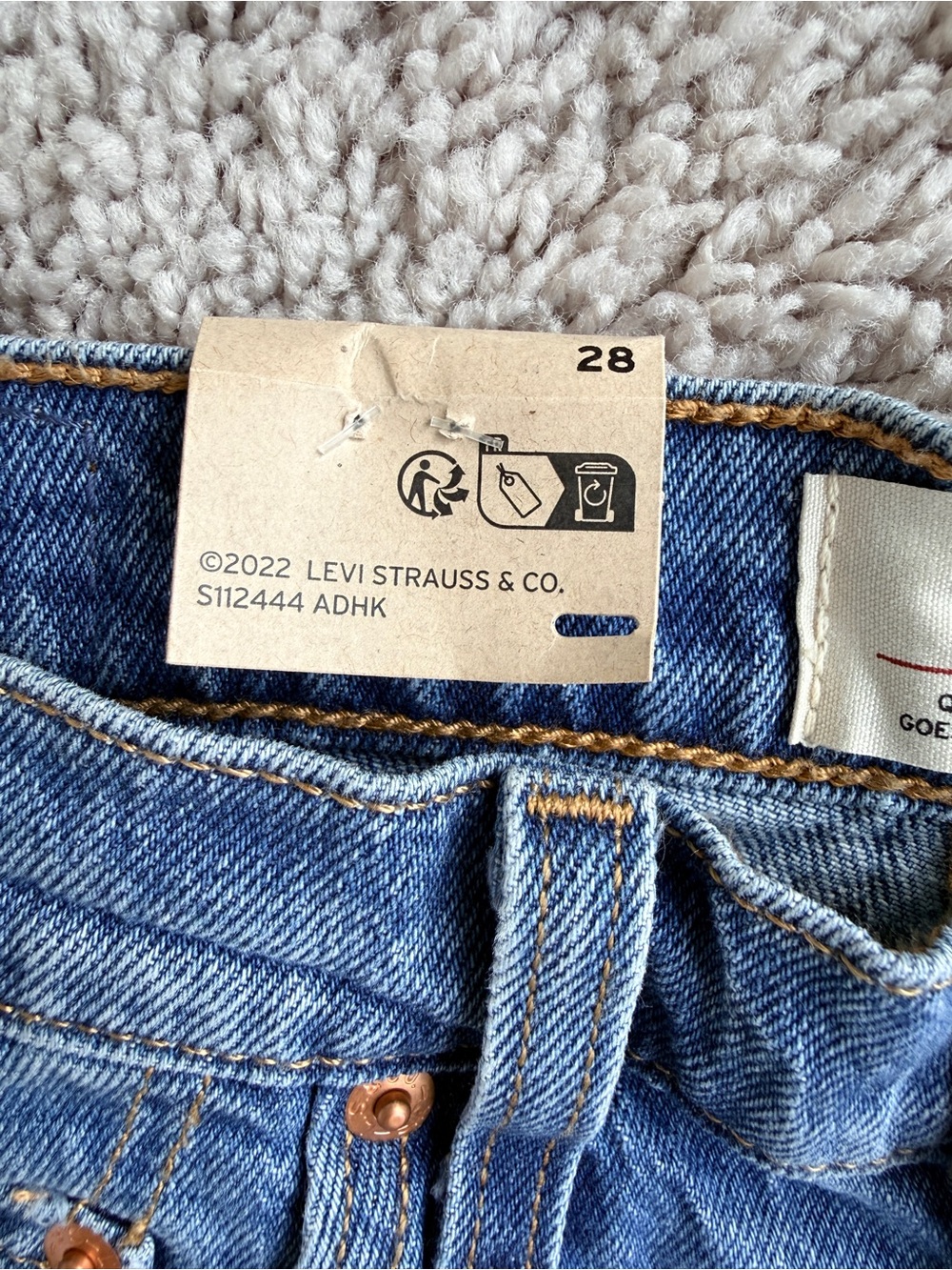 NWT LEVIS 501 OG CURVE SHORT - Size 28 - Picture 8 of 12